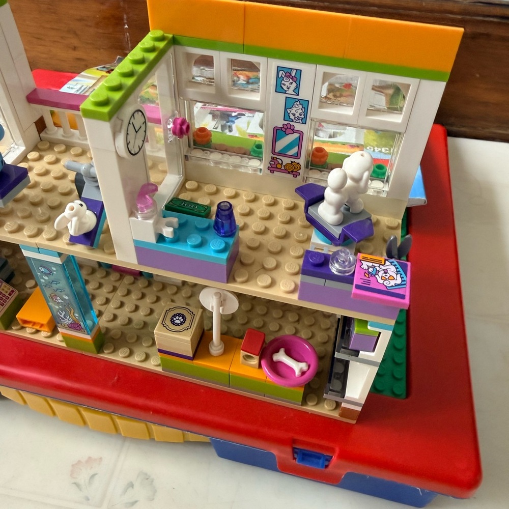 95% complete LEGO Friends Heartlake City Pet Center 41345 with Manuel - Picture 6 of 10